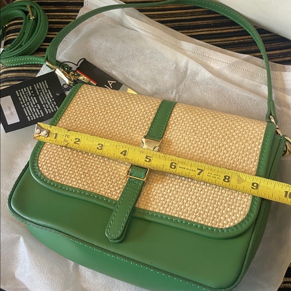 Chic Green and Cream Shoulder Bag - Picture 11 of 13